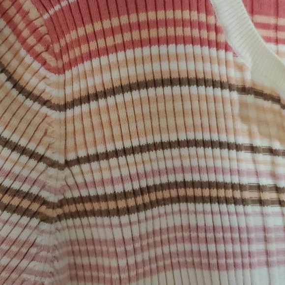 ❤️3/$10❤️ Sweater - Picture 2 of 3